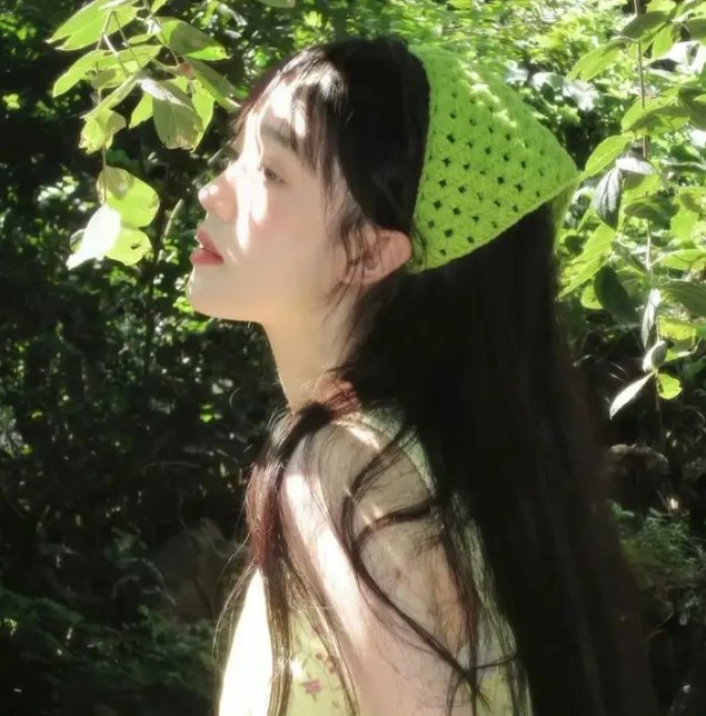 和红色中国人看电视